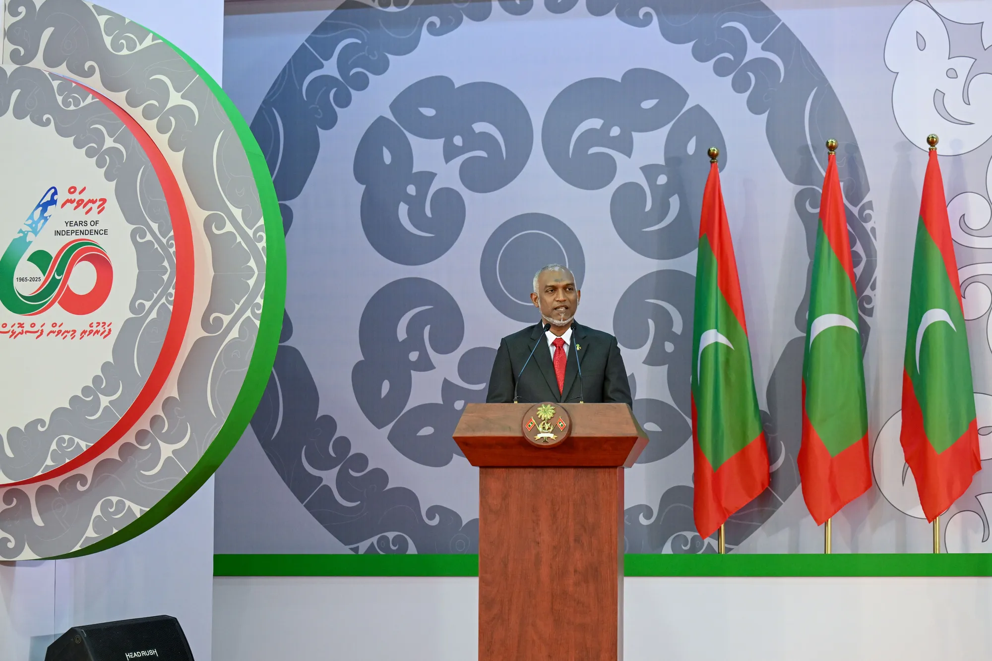މިދިޔަ އަހަރު ބޭއްވި މިނިވަން ދުވަހުގެ ރަސްމީ ޖަލްސާ -- ފޮޓޯ: ރައީސް އޮފީސް