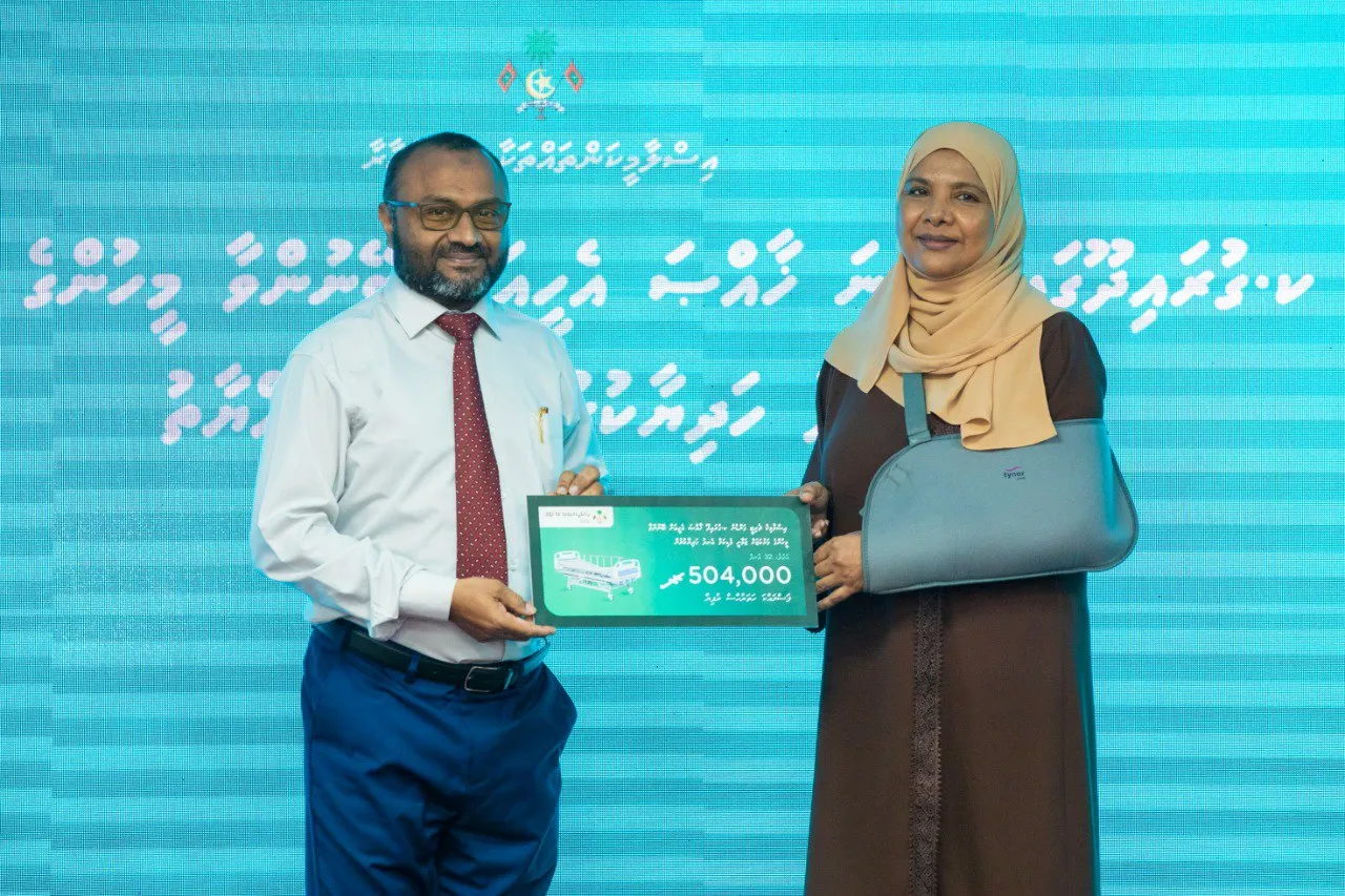 އިސްލާމިކު މިނިސްޓްރީން، ޚާއްޞަ އެހީއަށް ބޭނުންވާ މީހުންގެ މަރުކަޒަށް 32 މެޑިކަލް އެނދު ހަދިޔާކުރުން-- ފޮޓޯ/ މިނިސްޓްރީ