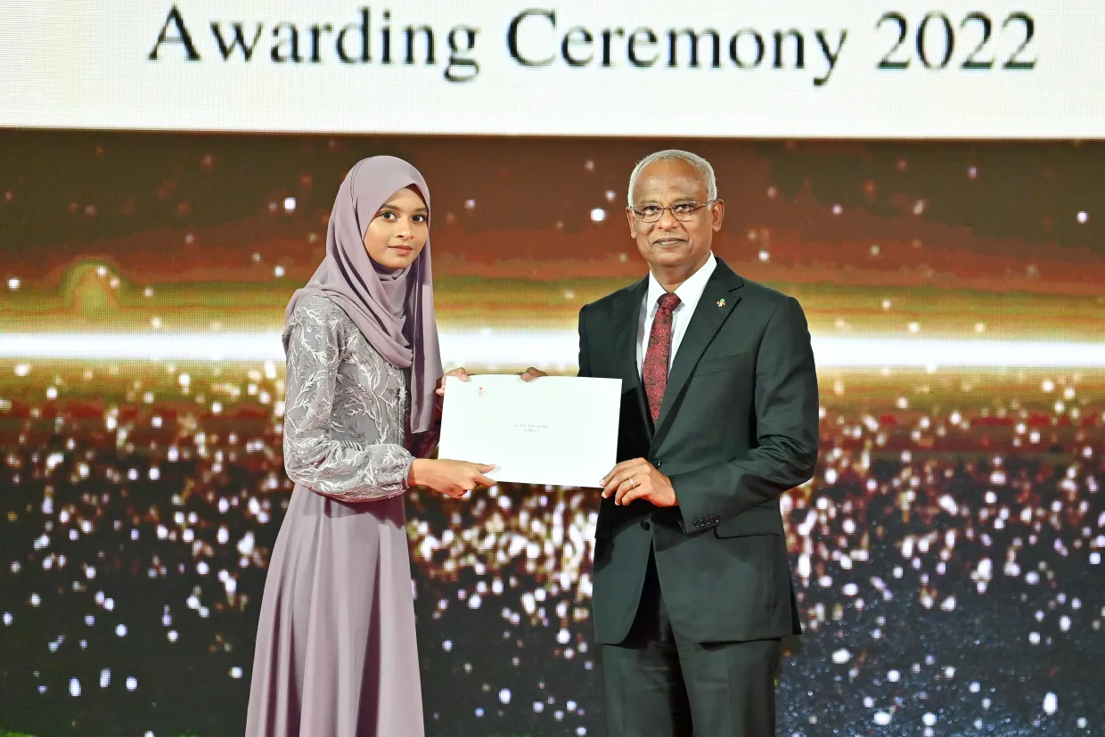 ރައީސްގެ ސްކޮލަޝިޕަށް ކުރިމަތިލާން ހުޅުވާލައިފި