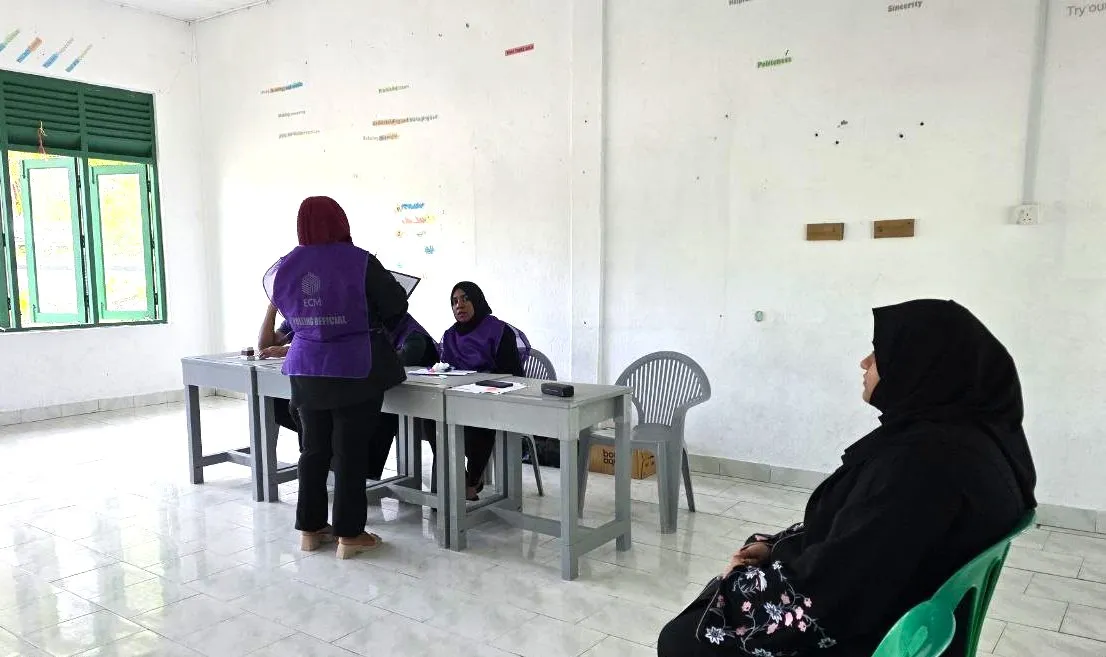 އައްޑޫ ރިފަރެންޑަމް ވޯޓުގެ ތެރެއިން.. ފޮޓޯ: ވޮއިސް ކިޔުންތެރިއެއް