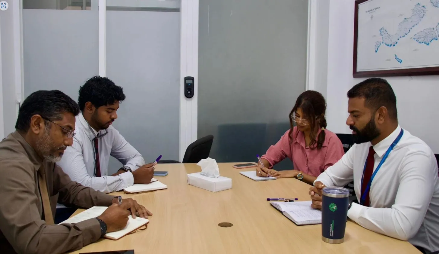 މީދޫގެ ރަށްގިރުމުގެ މައްސަލައަށް ހައްލެއް ހޯދުމަށް މަޝްވަރާކޮށްފި