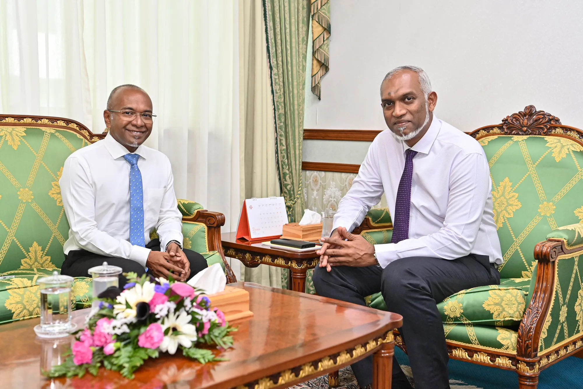ހަސަނާއި ރައީސް މުޢިއްޒުގެ ބައްދަލުވުން: ދެކެވުނު ވާހަކަތައް ޕާޓީއަށް ނޭނގޭތީ އަމްރުގެ ނުރުހުން!