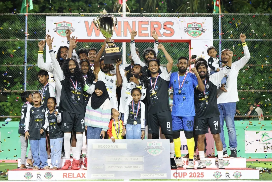 ކާންޓް ޕްލޭގެ ކުޅުންތެރިން މުބާރާތުގެ ޓްރޮފީއާއެކު އުފާފާޅުކުރަނީ...