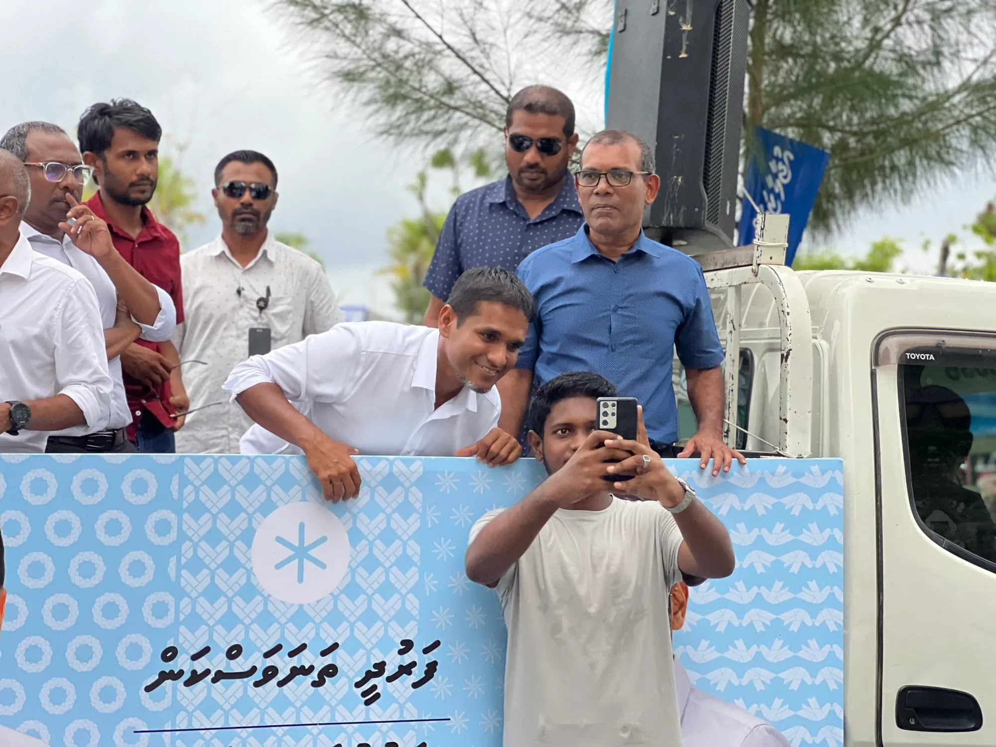 ކޯލިޝަން ހެދުމާއި ގުޅޭ ގޮތުން މިރޭ ޑިމޮކްރެޓްސް އިން ގޮތް ނިންމަނީ