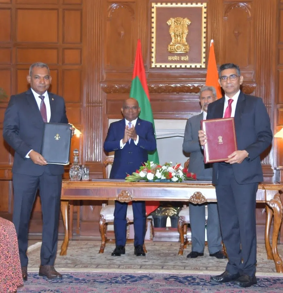 ރާއްޖެއާއި އިންޑިޔާ އާއި އެކު 9 އެއްބަސްވުމެއްގައި ސޮއިކޮށްފި