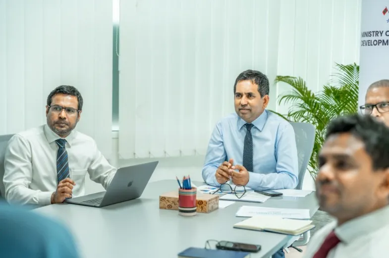 އިކޮނޮމިކް މިނިސްޓްރީގެ ޓީމުން މީގެކުރިން ޕޭޕަލްއާއެކު ބޭއްވި ބައްދަލުވުމުގެ ތެރެއިން --- ފޮޓޮ: އިކޮނޮމިކް މިނިސްޓްރީ