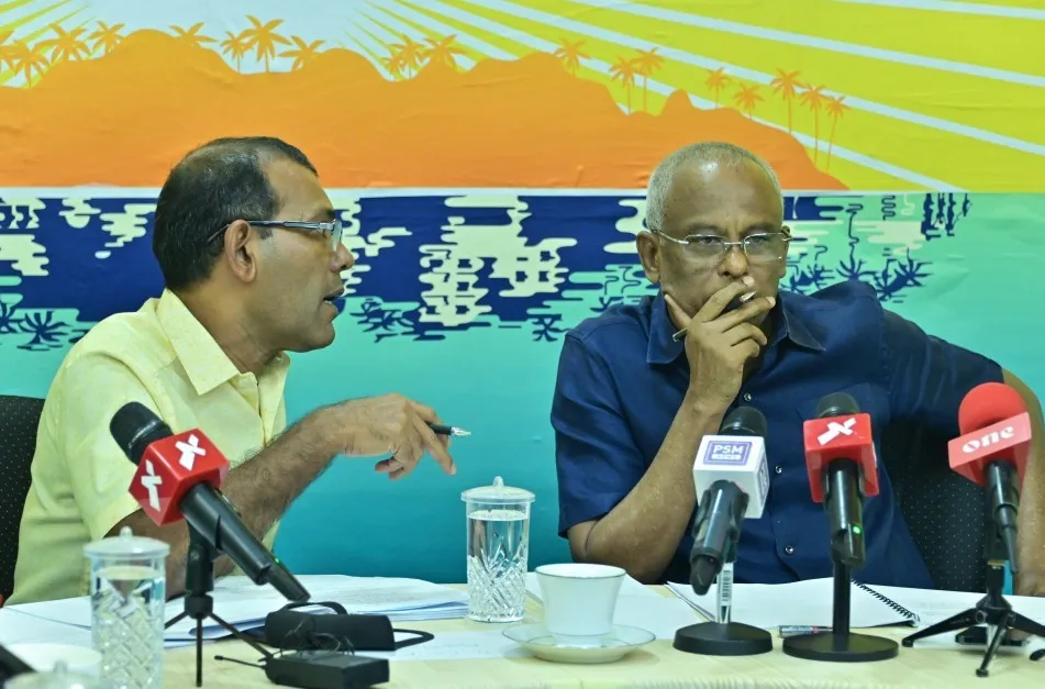 ކުރީގެ ރައީސް މުހައްމަދު ނަޝީދާއި ކުރީގެ ރައީސް އިބްރާހިމް މުހައްމަދު ޞާލިހު