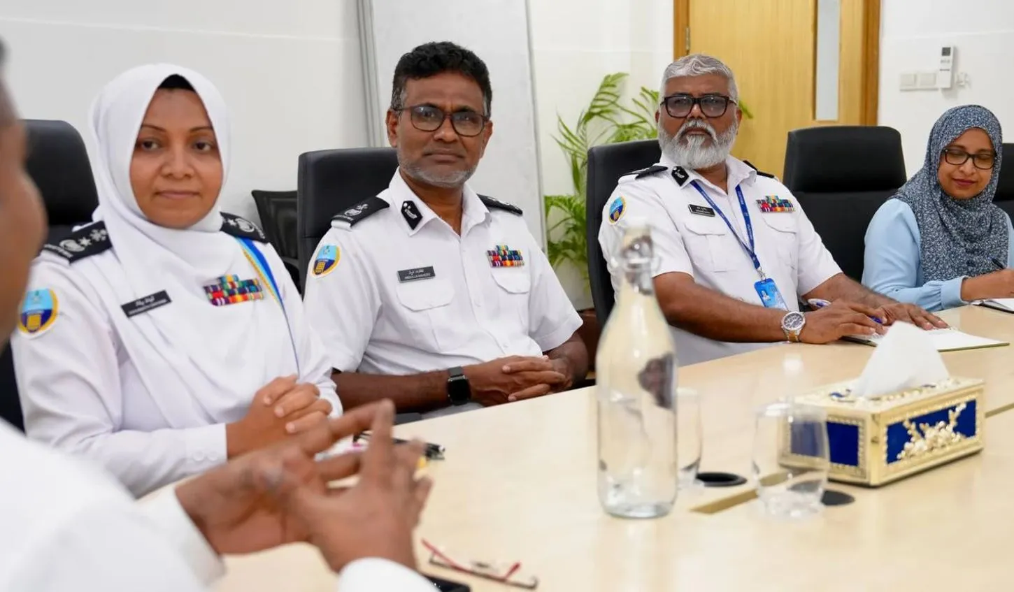 ޤައުމިއްޔަތުގެ ދާއިރާއިން ކަސްޓަމްސްގެ މުވައްޒަފުންނަށް ތަމްރީނާއި އެހީތެރިކަން ފޯރުކޮށްދިނުމަށް މަޝްވަރާކޮށްފި