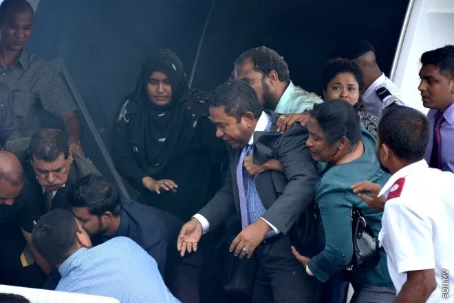 އަދާވާތްތެރިކަމެއް ނެތޭ ތިޔަ ވިދާޅުވާ ހެއްކަކީ އާއިލާއާއެކު ދަތުރުކުރި ލޯންޗު ގޮއްވާލުމުގެ ތުހުމަތު އޮތް މީހެއް: ރައީސް ޔާމީން