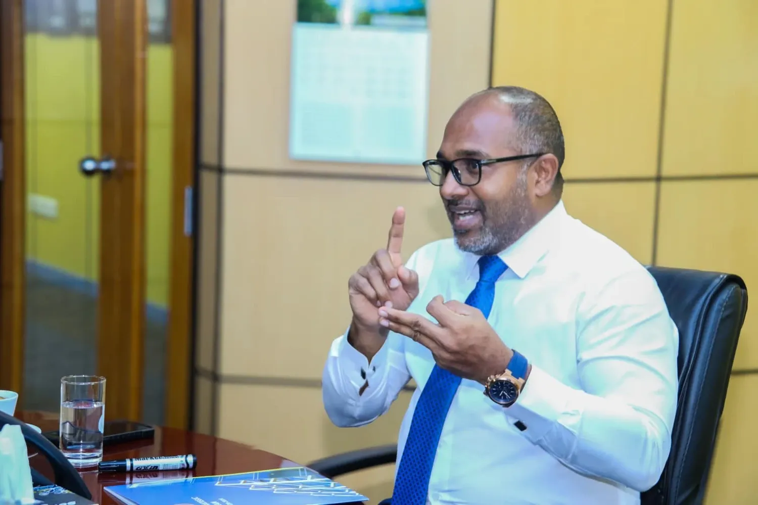 ދާޚިލީ ސަލާމަތާއި ފަންނިއްޔާތާ ބޭހޭ ވަޒީރު އަލީ އިޙްސާން: ފޮޓޯ/ މިނިސްޓްރީ