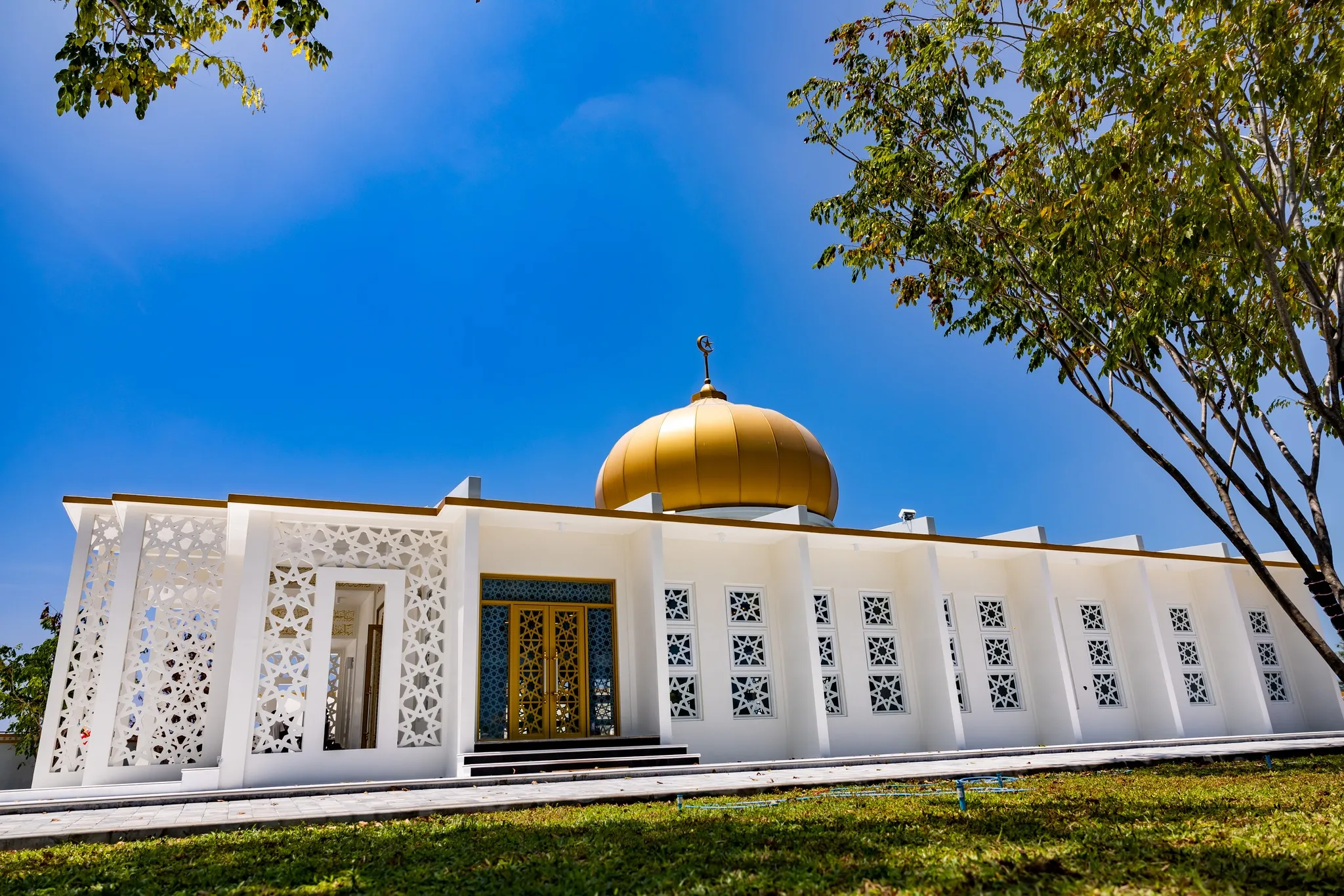 ޤާސިމް އިބްރާހީމްގެ ބައްޕަގެ ހަނދާނުގައި ބިނާކުރި މިސްކިތް ހުޅުވައިފި