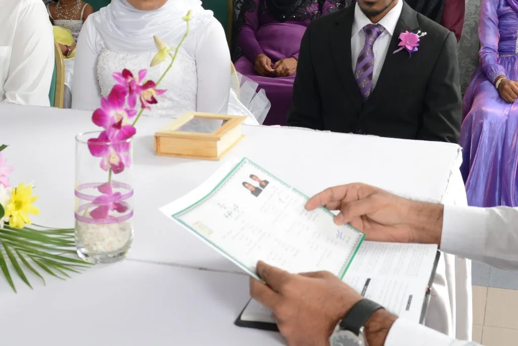 ކައިވެނި ކޮށްދެނީ: ފޮޓޯ/ ފެމިލީ ކޯޓު