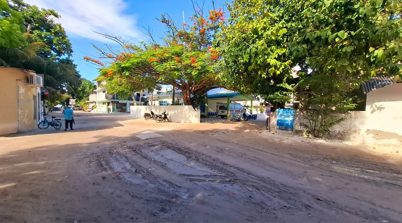 ތޮއްޑޫގައި ނުރައްކާތެރި އެކްސިޑެންޓެއް، ސައިކަލަކުން ޖެހި އެއް އަަހަރުގެ ކުއްޖަކު ސީރިއަސް ހާލަތުގައި