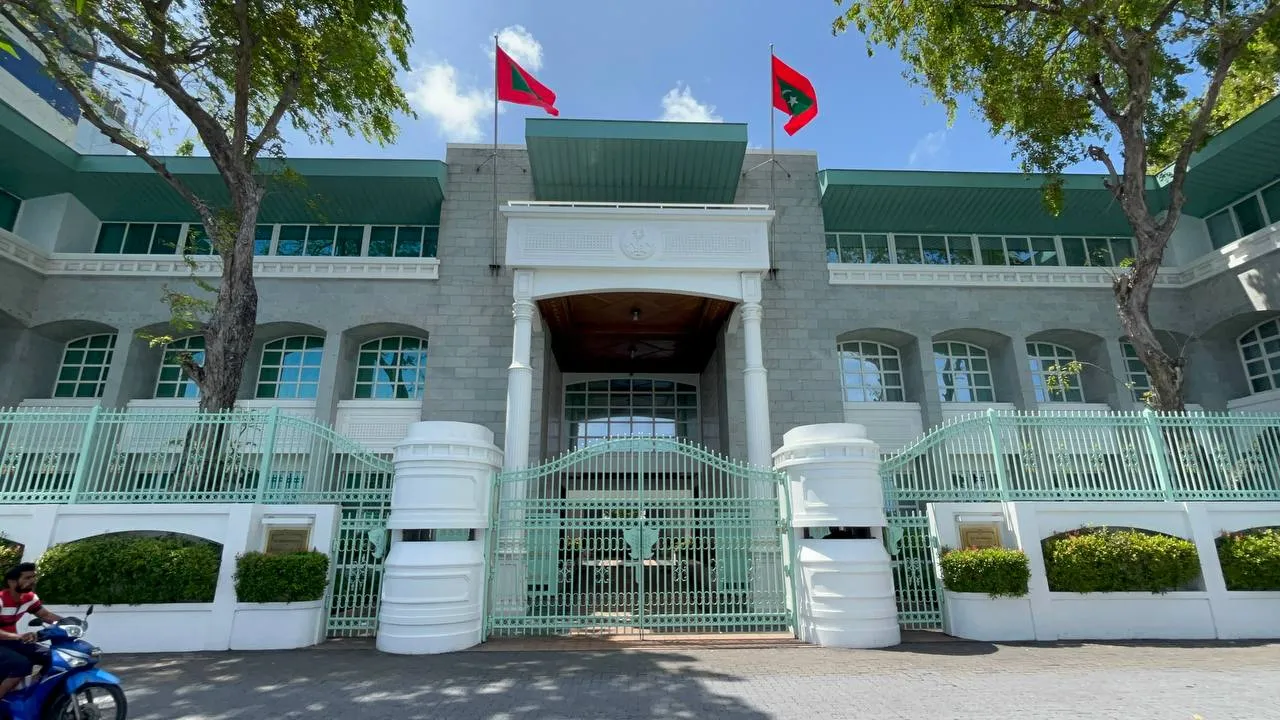 ޤާނޫނީ ޝަޚްސެއްކަން ކަށަވަރު ނުވާކަމަށް ބުނެ ރައްޔިތުންގެ ނޫހަށް މައުލޫމާތުދޭން ރައީސް އޮފީހުން ދެކޮޅުހަދައިފި