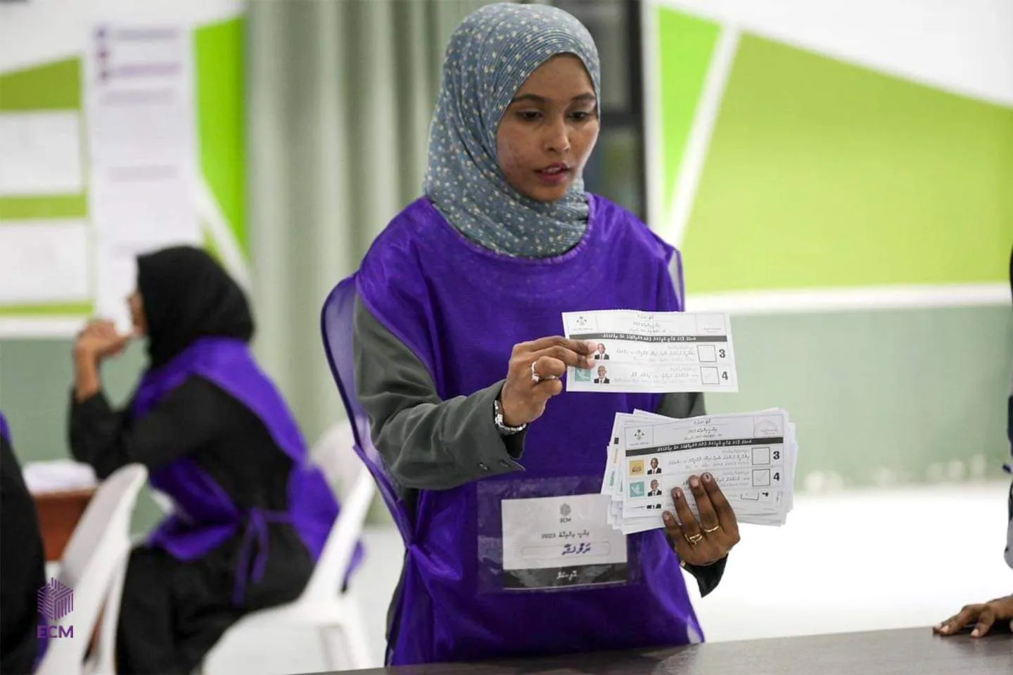 އިންތިހާބުގެ ކަންކަން ޖުމްލަކޮށް ދިޔައީ އަމާންކަމާއި އޮމާންކަމާއެކީ: އީސީ