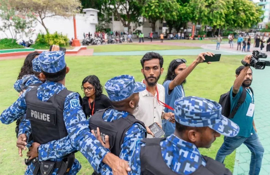 އިހްތިޖާޖު ކަވަރު ކުރި ނޫސްވެރިންނަށް އަނިޔާކުރި މައްސަލަ ބަލަން ގޮވާލައިފި!