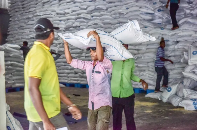 Staples being carried in STO godown (Photo/Maldives Times)
