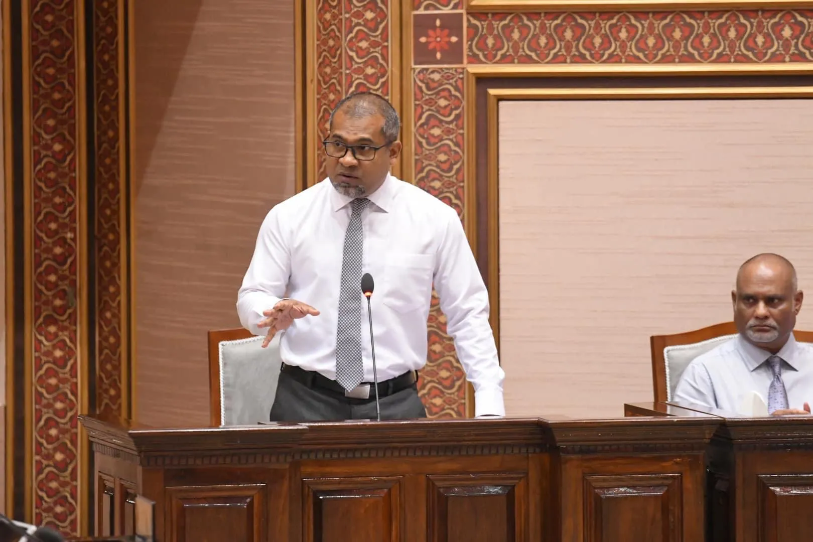 ބޭސް ރައްކާކުރާ ގުދަން ތަކުގައި ފިނިހޫނުމިން ބެލޭނެ ނިޒާމެ ގާއިމް ކުރުމުގެ  މަސައްކަތް ދަނީ ކުރެވެމުން: ޚަލީލް