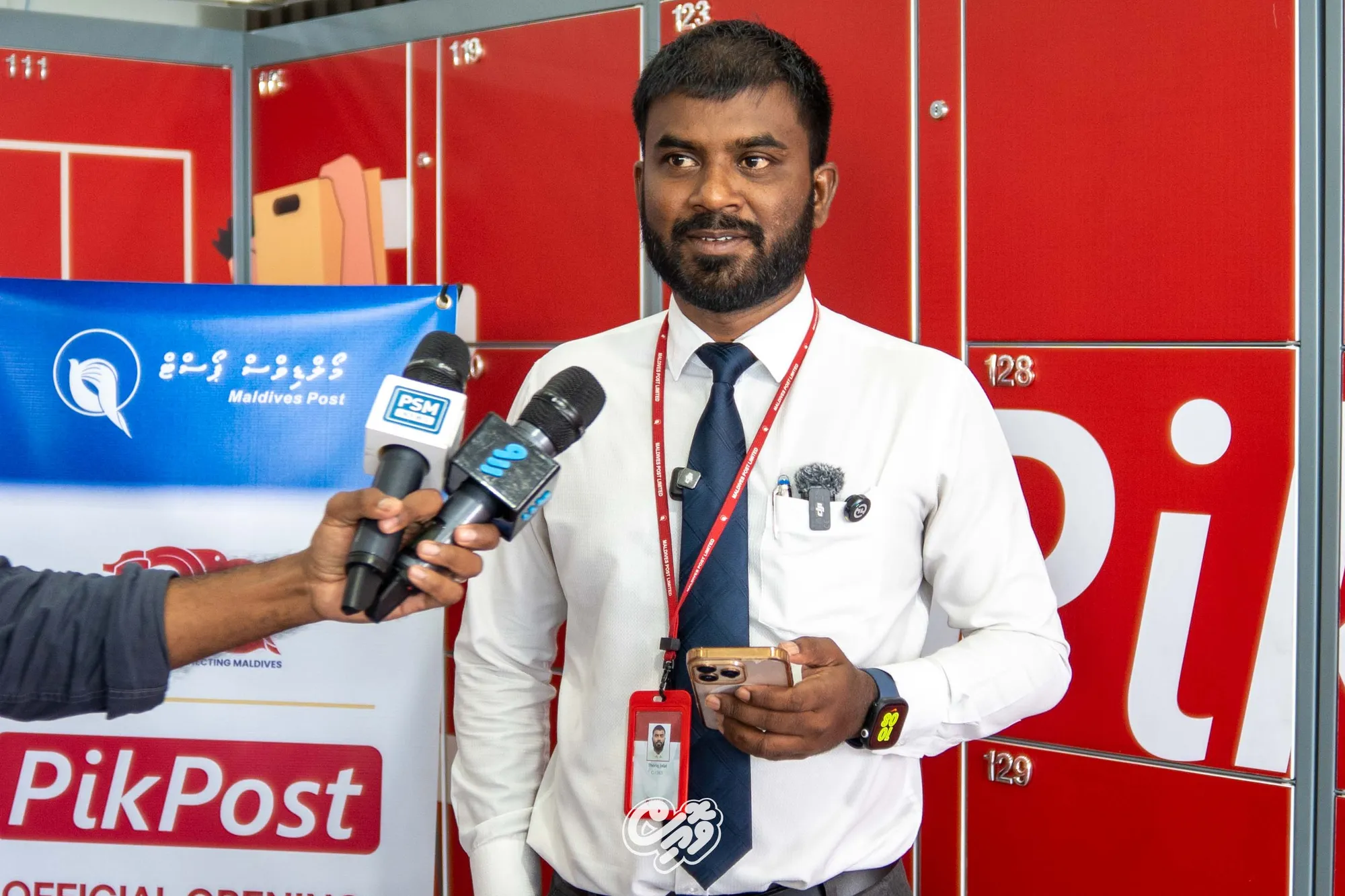 ޕޯސްޓް އޮފީހުގެ ތިރީބައިގައި ޕިކްޕޯސްޓެއް ހުޅުވުން