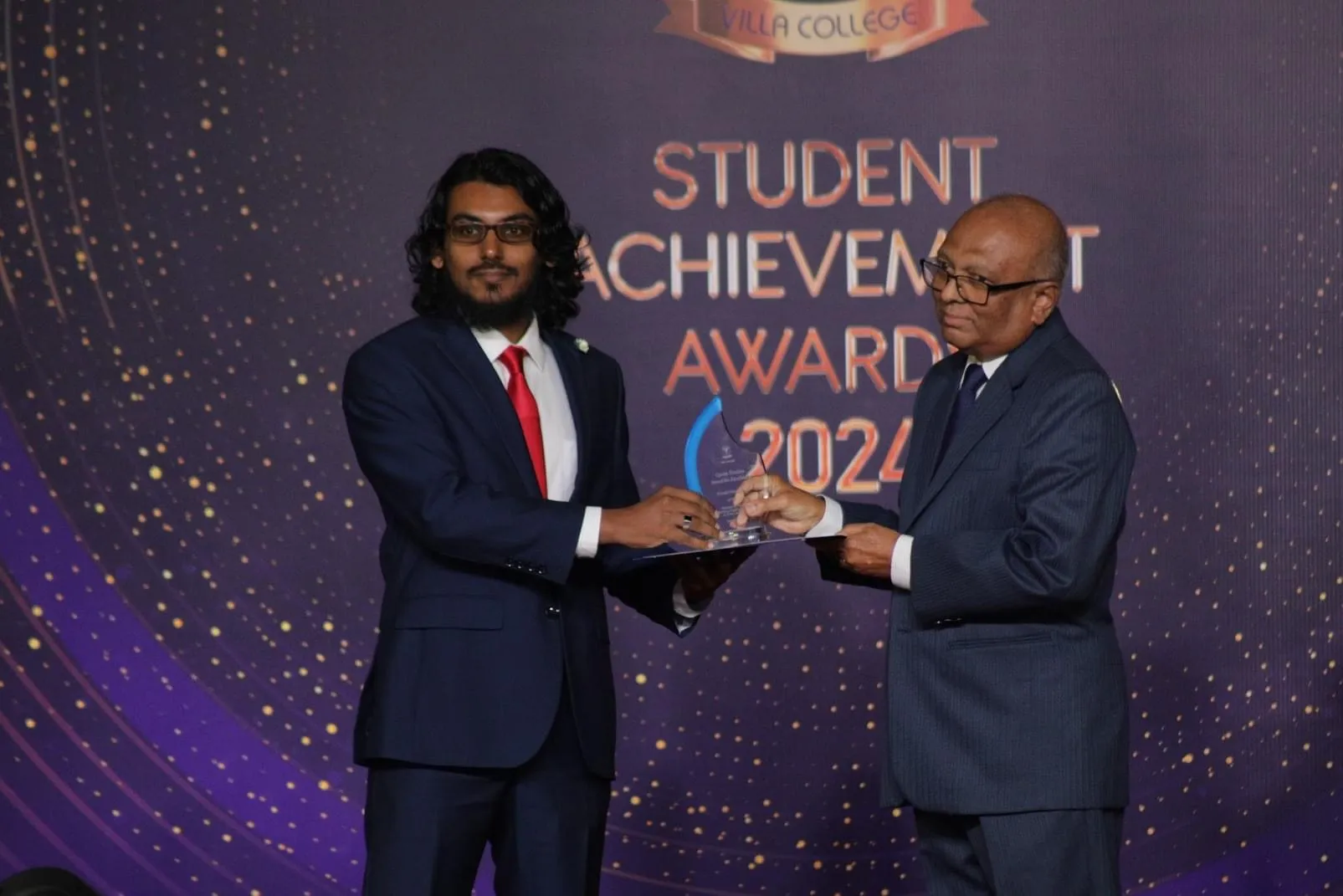 ވިލާ ކޮލެޖްގެ "ސްޓޫޑެންޓް އެޗީވްމަންޓް އެވޯޑްސް ނައިޓް" ބާއްވައިފި