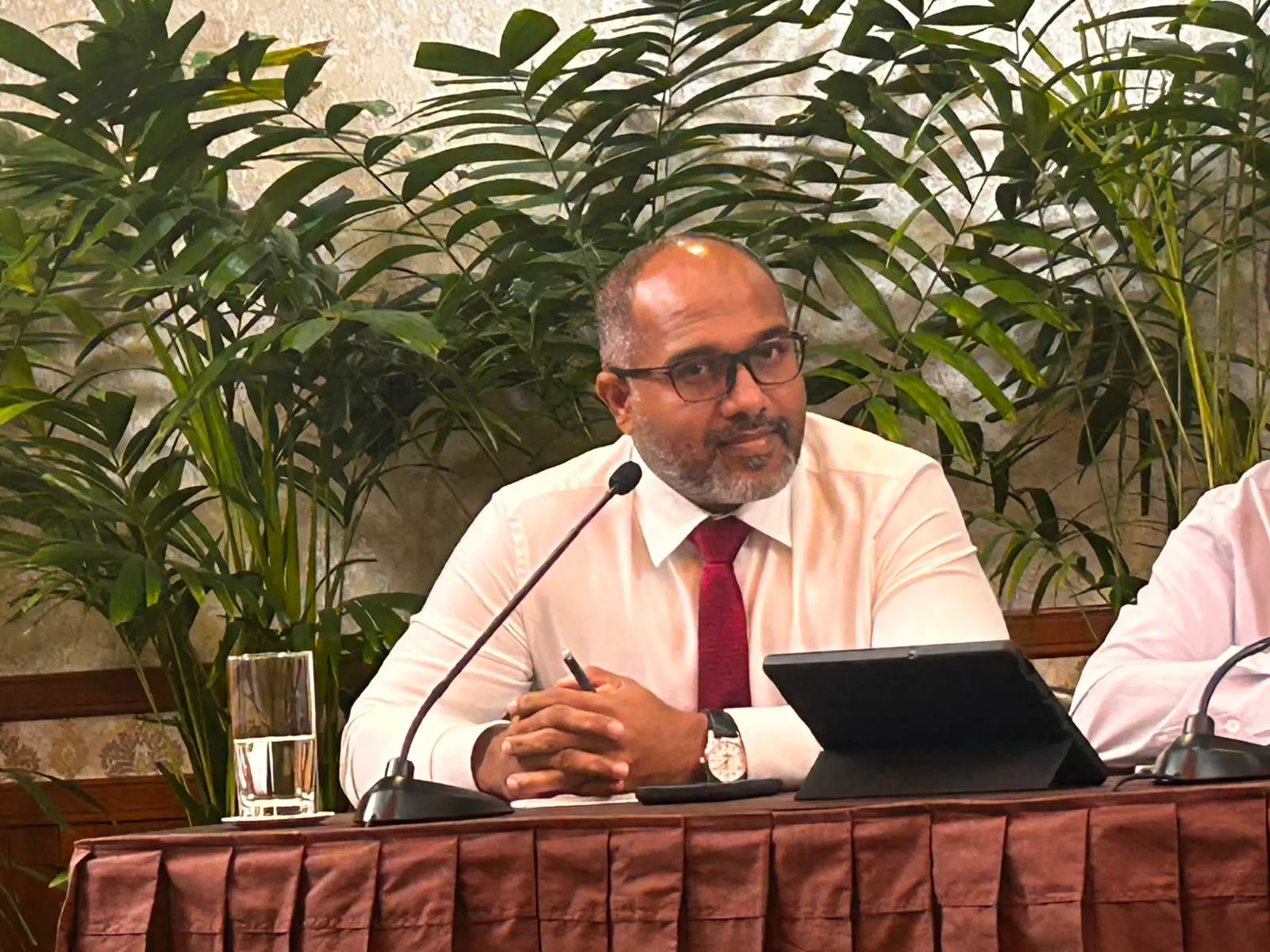ކަޅު ބާޒާރުގައި 4 މިލިއަން ޑޮލަރު މާރުކުރި ރިސޯޓު ޗެއިންގެ ނަން ހާމައެއް ނުކުރި