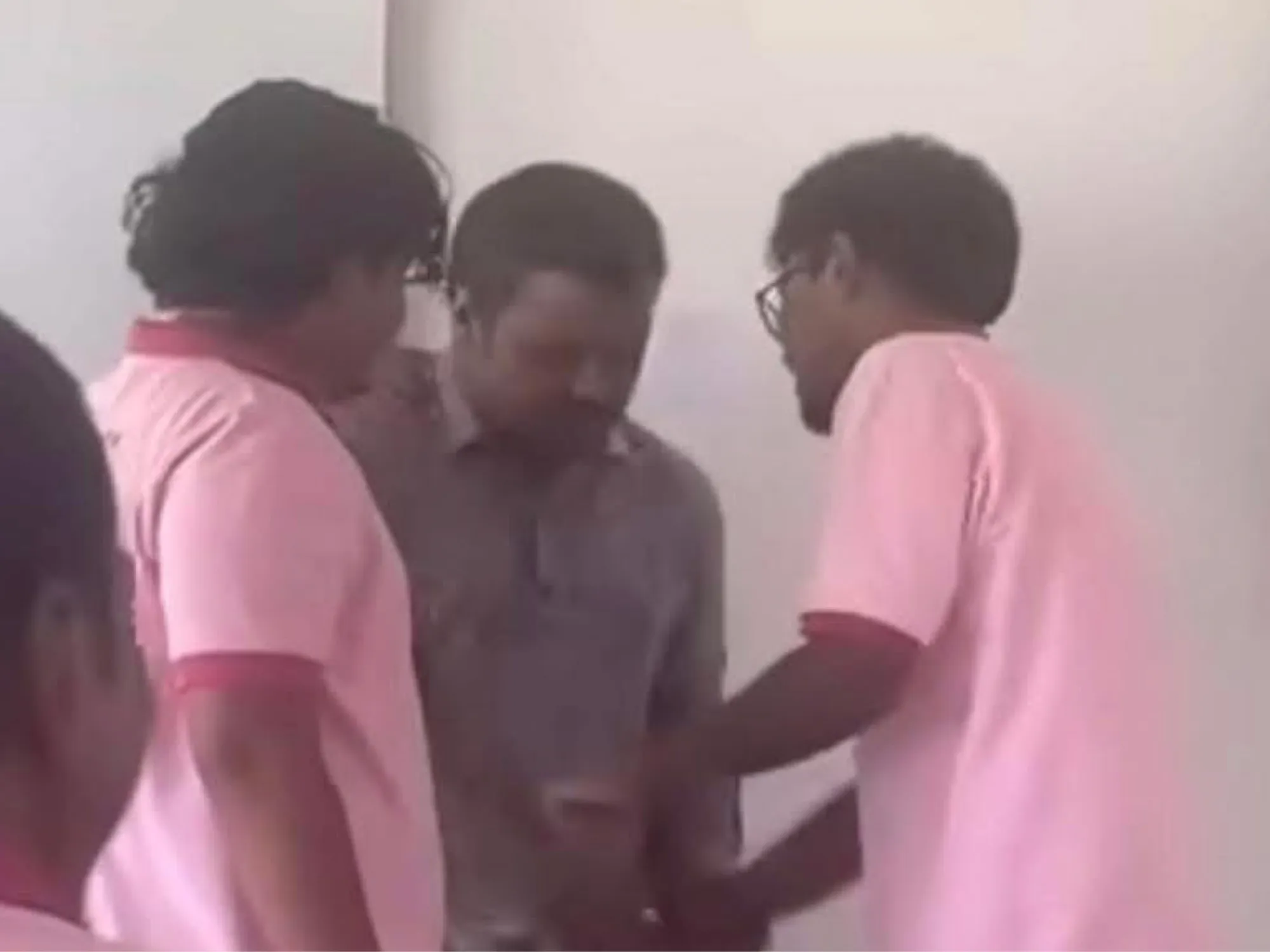އައްޑޫ ހައި ސުކޫލް ހާދިސާ: ދަރިވަރު ސަސްޕެންޑް، މާފަށް އެދެން އަންގައިފި