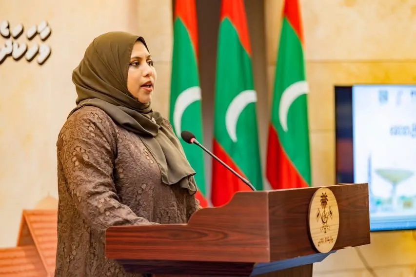 މި ި ޖީލުގެ ބައެއް ކުދިން ދިވެހި ބަހުން ވާހަކަދެއްކުމަށް ފަސްޖެހޭ ކަމީ ސީރިއަސް މައްސަލައެއް: ހީނާ