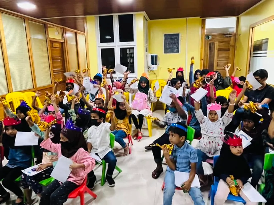 އިންސްޓިއުޓް އޮފް ޤުރުއާން އެންޑް ސުންނާގެ ކުލާސްތަކާއި ކޯސްތަކުގައި ބައިވެރިވުމުގެ ފުރުޞަތު އޮތީ ހުޅުވާލާފައި