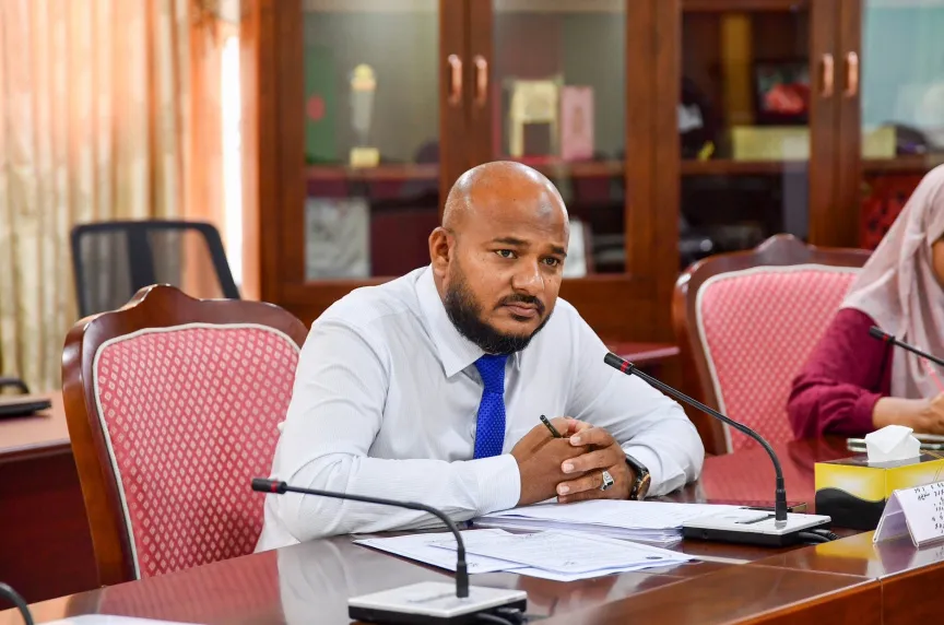 ސިޔާސީ ފިކުރަށް ބަލައި ވަޒީފާއިން ވަކިކުރުމުގެ ސަގާފަތް މި ސަރުކާރުން ނައްތާލައިފި: އިބްރާހިމް ޝުޖާއު