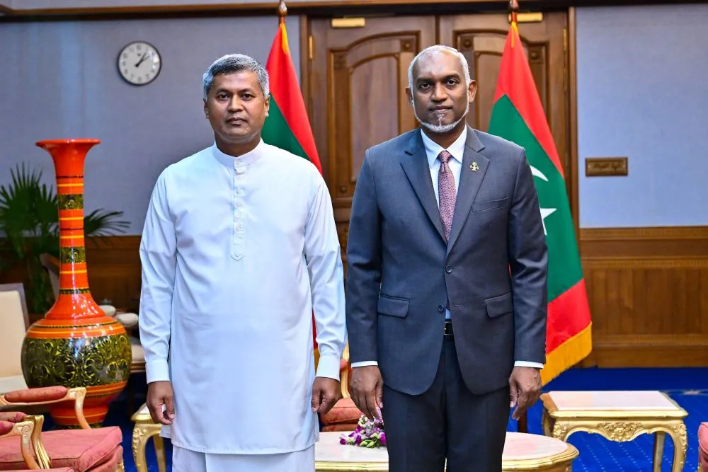 High Commissioner of the Democratic Socialist Republic of Sri Lanka to the Republic of Maldives, Mohamed Rizvi Hassen and President Dr. Muizzu (Photo/President's Office)