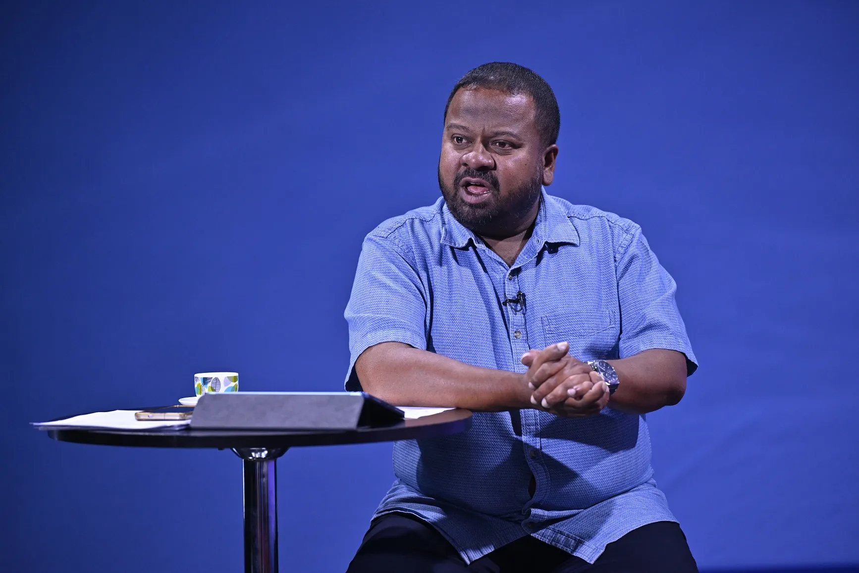 ސިޔާސީ މުވައްޒަފުންގެ އަދަދު ވިދާޅުވާކަށް ތަރުޖަމާނަކަށްވެސް ކެރިވަޑައެއް ނުގަތް