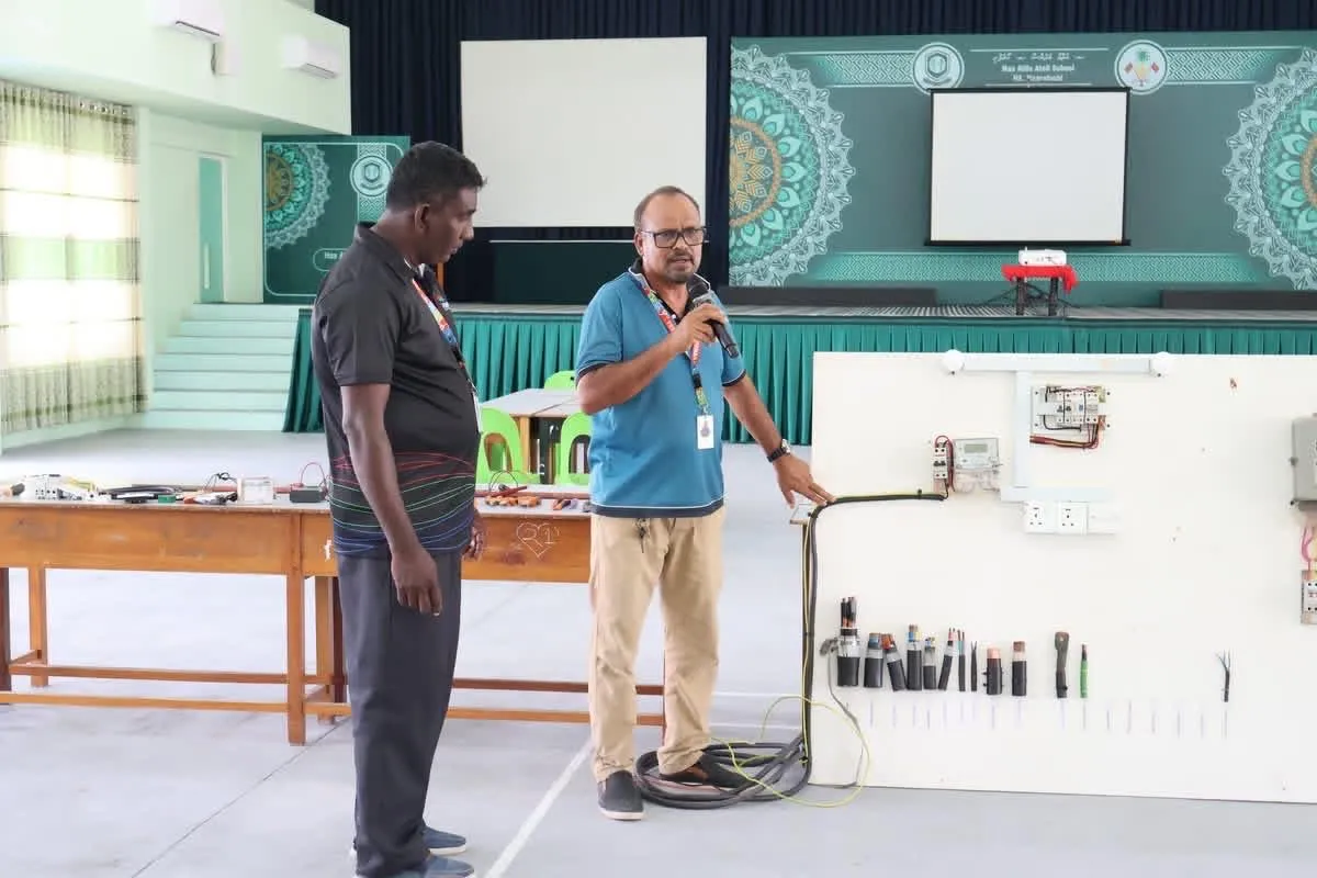 ހޯރަފުށީ ސްކޫލުގެ ދަރިވަރުންނަށް ކަރަންޓުގެ ރައްކާތެރިކަމާ ގުޅޭ ސެޝަންތަކެއް ބާއްވައިފި