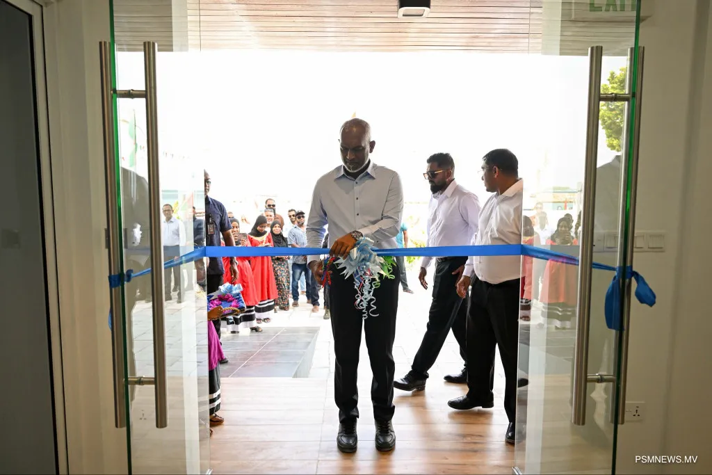 ރައީސް ޑރ.މުއިއްޒު ފެނަކަ އޮފީސް ހުޅުވައިދެއްވަނީ