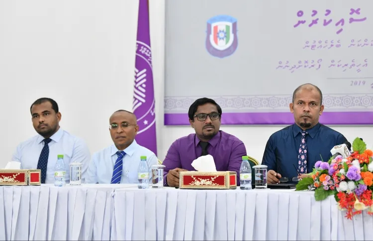 އެޕްލިކޭޝަން ފޯމު ހުށަހަޅަންދާ ބައެއް ފަރާތްތަކުން މުވައްޒަފުންނަށް އިންޒާރުދީ، ބިރުދައްކަމުން އެބަދޭ: އީސީ