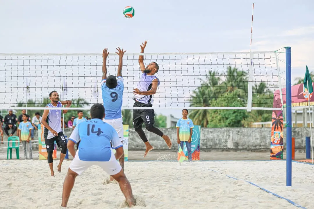 ފަސޭހަކަމާއެކު ގެމަ ސިޓީ ބަލިކޮށް ގުރޫޕް ބީގެ އެއްވަނަ ކްލަމްސީއަށް