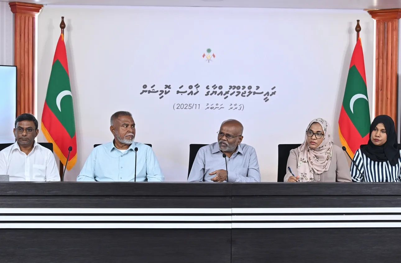 ރައީސުލްޖުމްހޫރިއްޔާގެ ޚާއްސަ ކޮމިޝަނުގެ ނޫސްވެރިންގެ ބައްދަލުވުން: ފޮޓޯ/ ރައީސް އޮފީސް