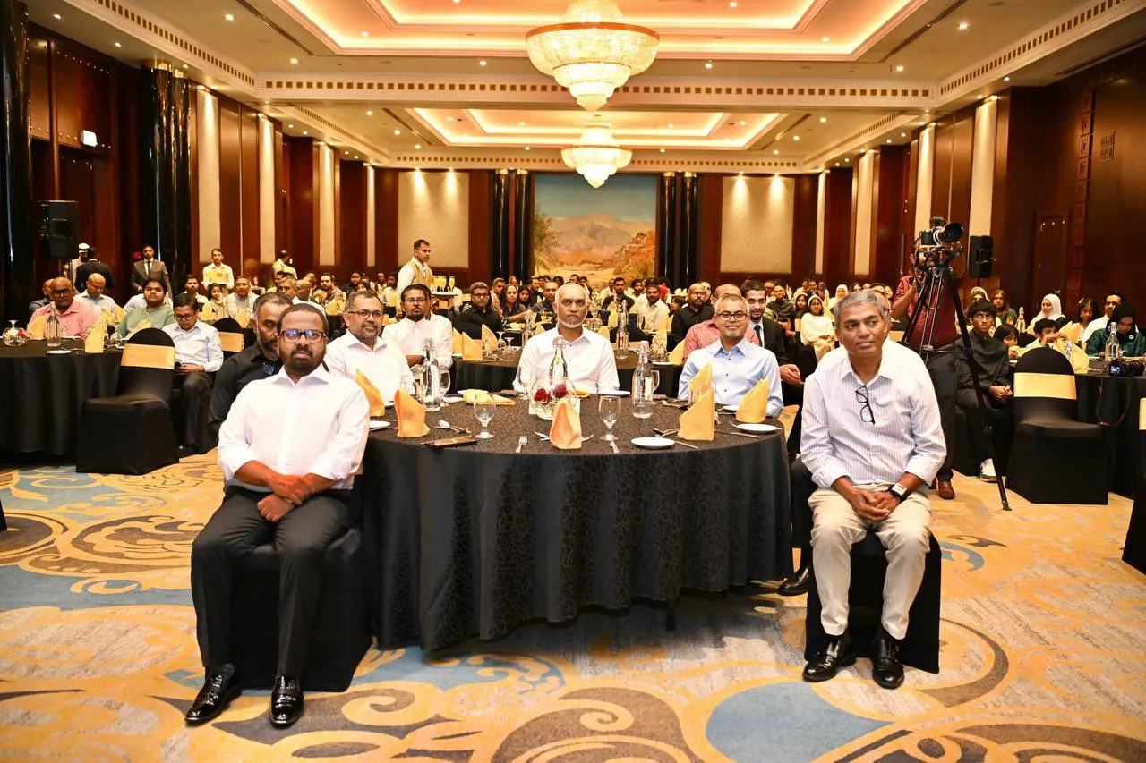ރައީސް ޑރ.މުއިއްޒު ދުބާއީގައި ދިރިއުޅޭ ދިވެހި ރައްޔިތުންނާއި ބައްދަލު ކުރައްވައިފި