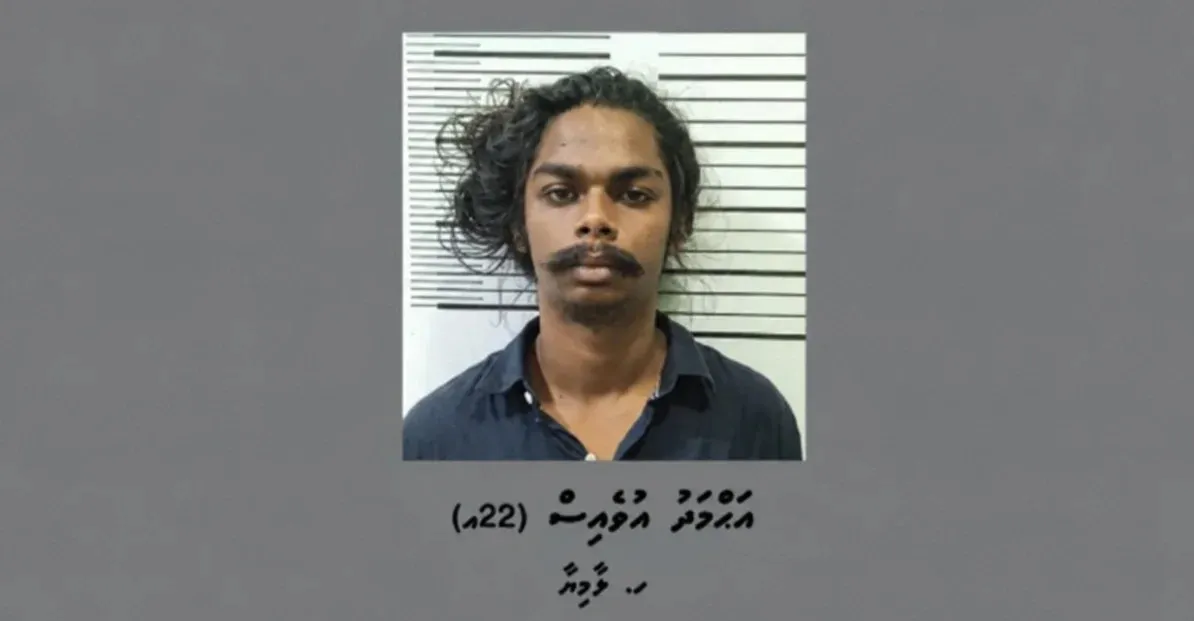 ތިން މީހުން އަރުވައިގެން ސައިކަލް ދުއްވި އުވެއިސް --