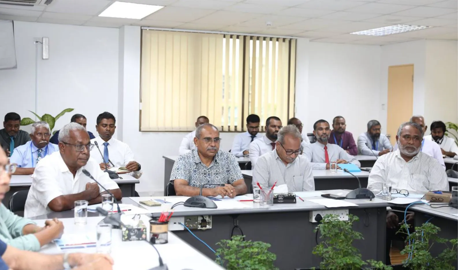 ލާމަރުކަޒީ ގާނޫނު އެކުލަވާލުމުގައި އެންމެ މުހިންމު މަސައްކަތް ކުރެއްވި ބޭފުޅުންނާއި މިނިސްޓަރ ބައްދަލުކުރައްވައިފި