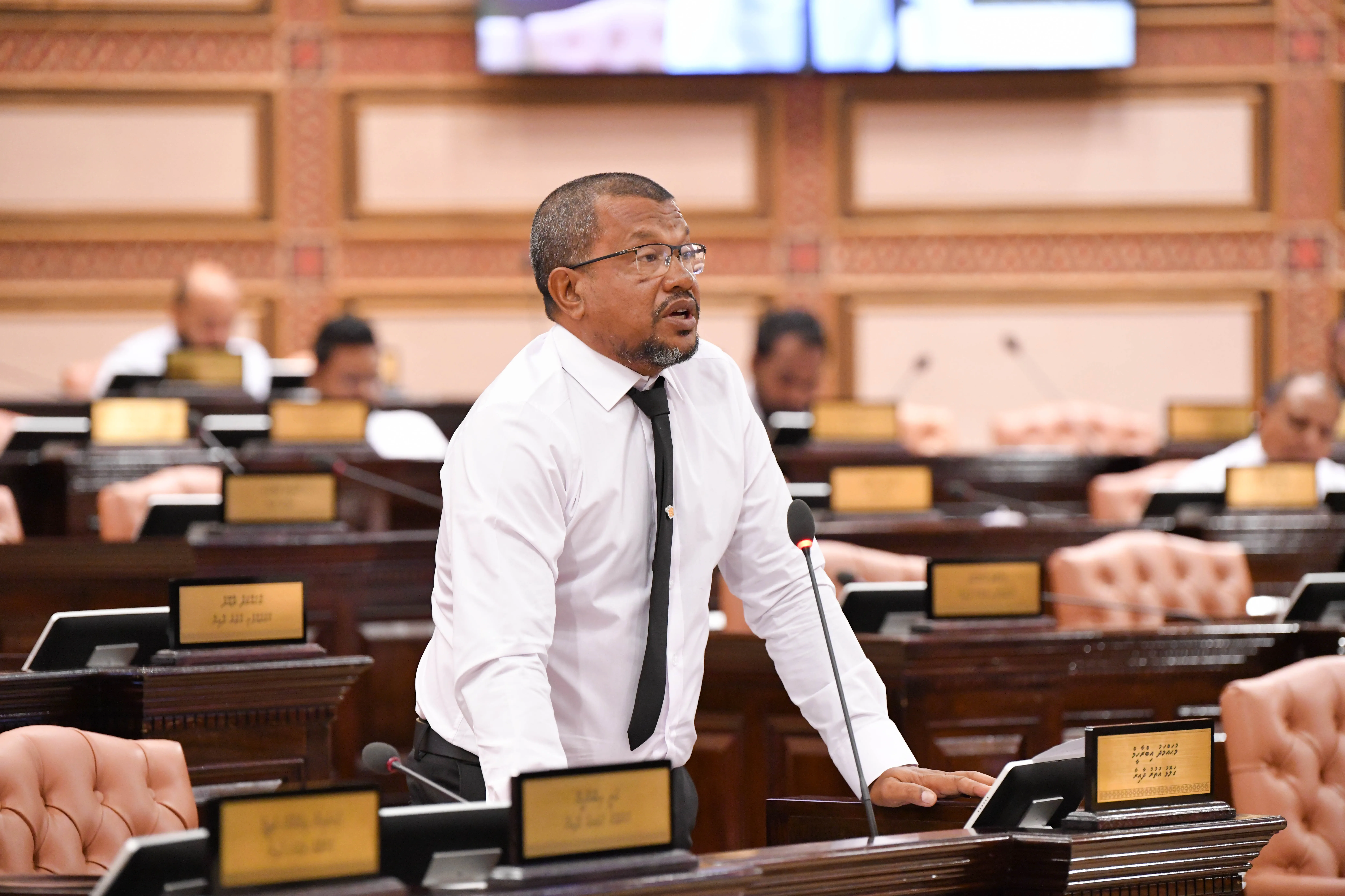 ވެތުވެދިޔަ މަސްތަކުގައި ކަރަންޓް ބިލްތައް ބޮޑުވެފައިވާތި މަޖިލީހަށް ކުއްލި މައްސަލައެއް