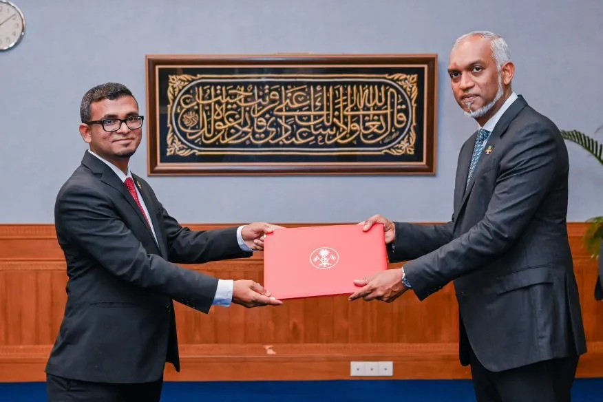 މާލީ ވަޒީރުގެ އެޑްވައިޒަރުންނަށް މުނައްވަރާއި ނަސީރު