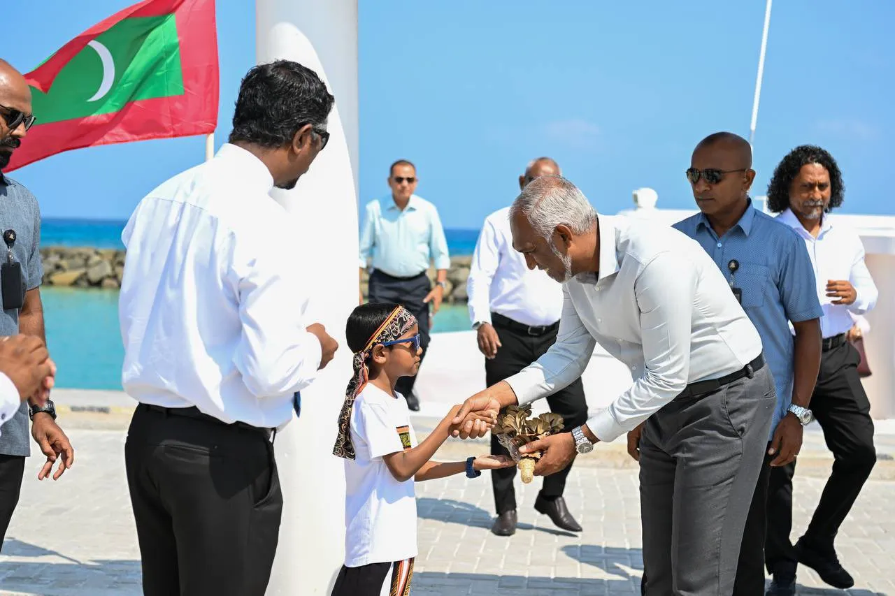 ރައީސް ޑރ.މުއިއްޒު ޅ.ކުރެންދޫ އަށް ވަޑައިގެންނެވުން-- ފޮޓޯ: ރައީސް އޮފީސް