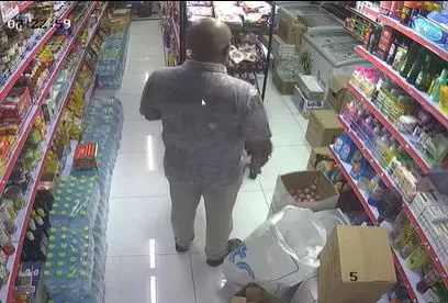 ބޮލުގައި އިސްތައްޓެއް ނެތް މީހަކު ތެޔޮފުޅިތަކެއް ވަގަށް ނަގައިގެން އޭނާ ހޯދައިދޭން އެދިއްޖެ