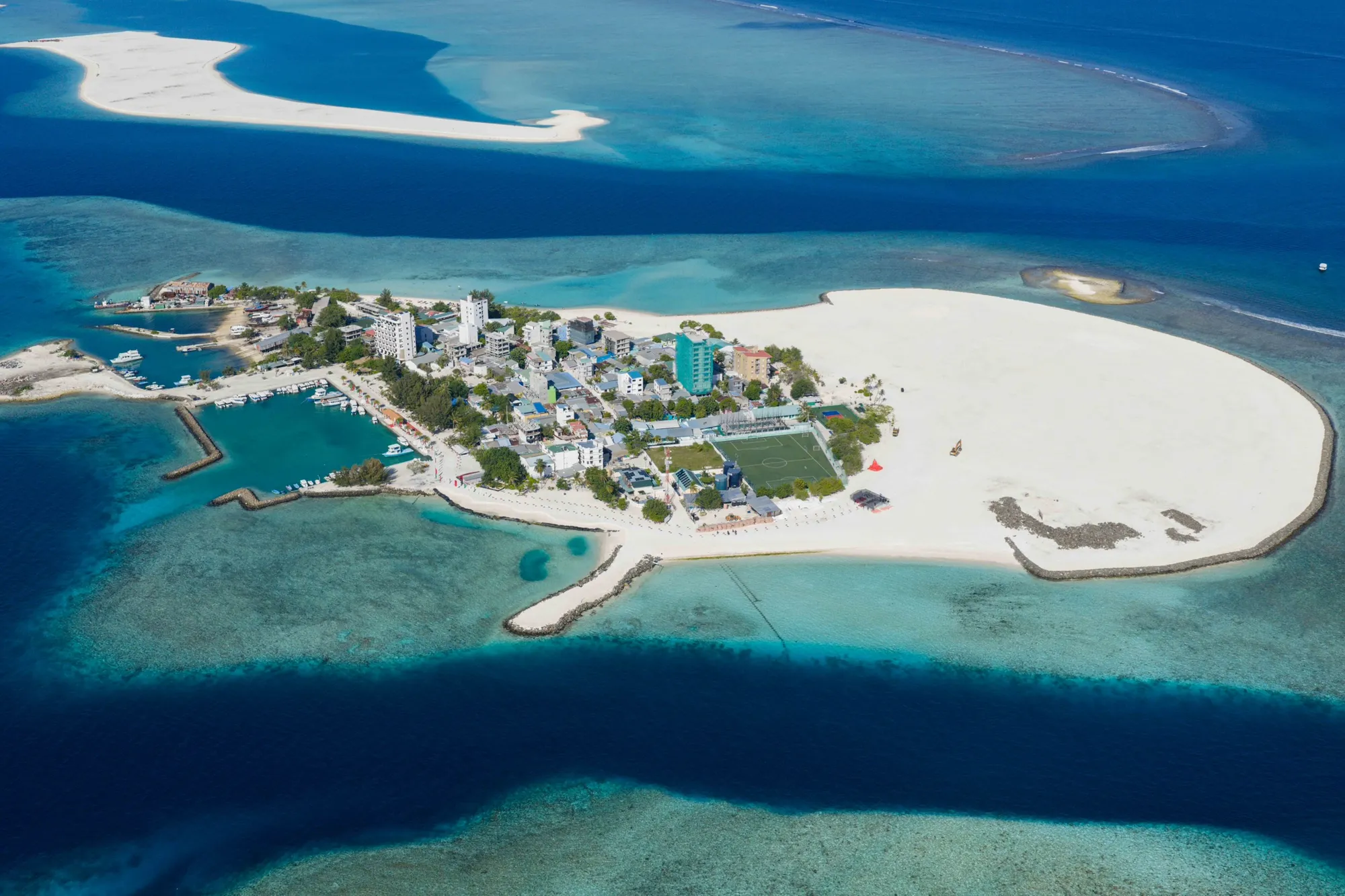 ގުޅީން 10 ހެކްޓަރުގެ ބިން ހިއްކައިފި، ބަނދަރުގެ މަސައްކަތް ފަށަނީ