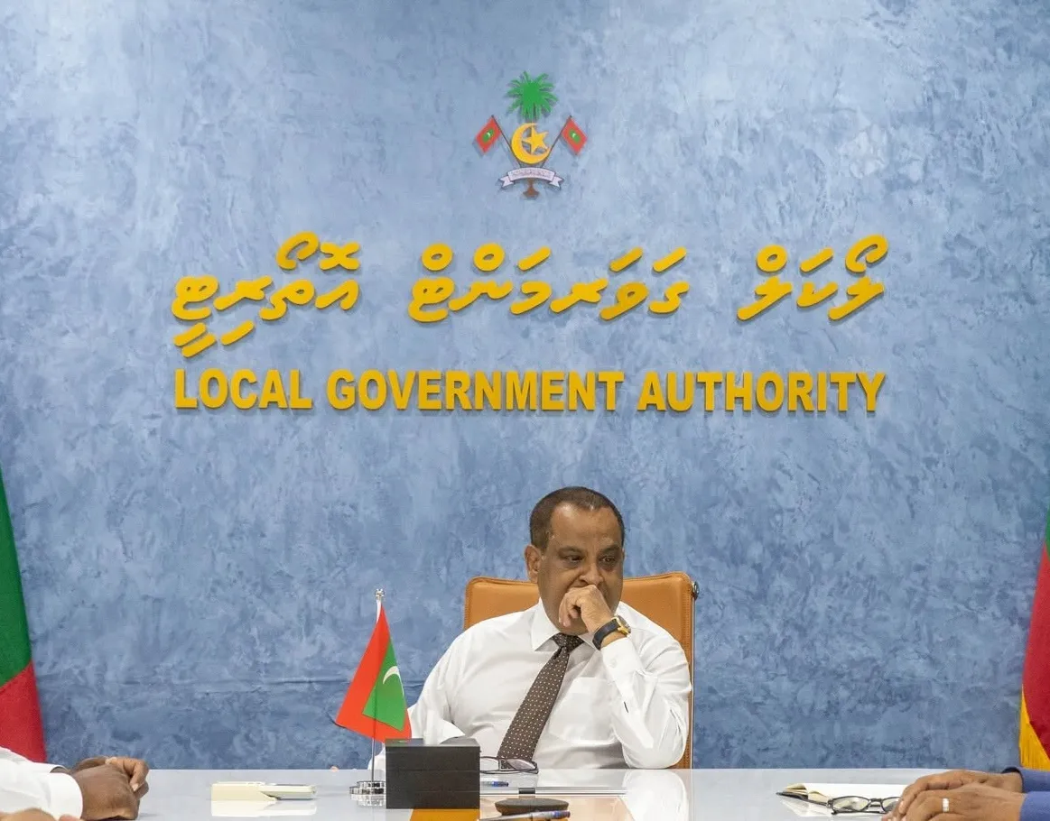 ގާނޫނާ ފުށުއަރާތީ ހދ. އަތޮޅުގައި ބޯޑެއް ހަދަންކުރާ މަސައްކަތް ހުއްޓާލަން އަންގައިފި