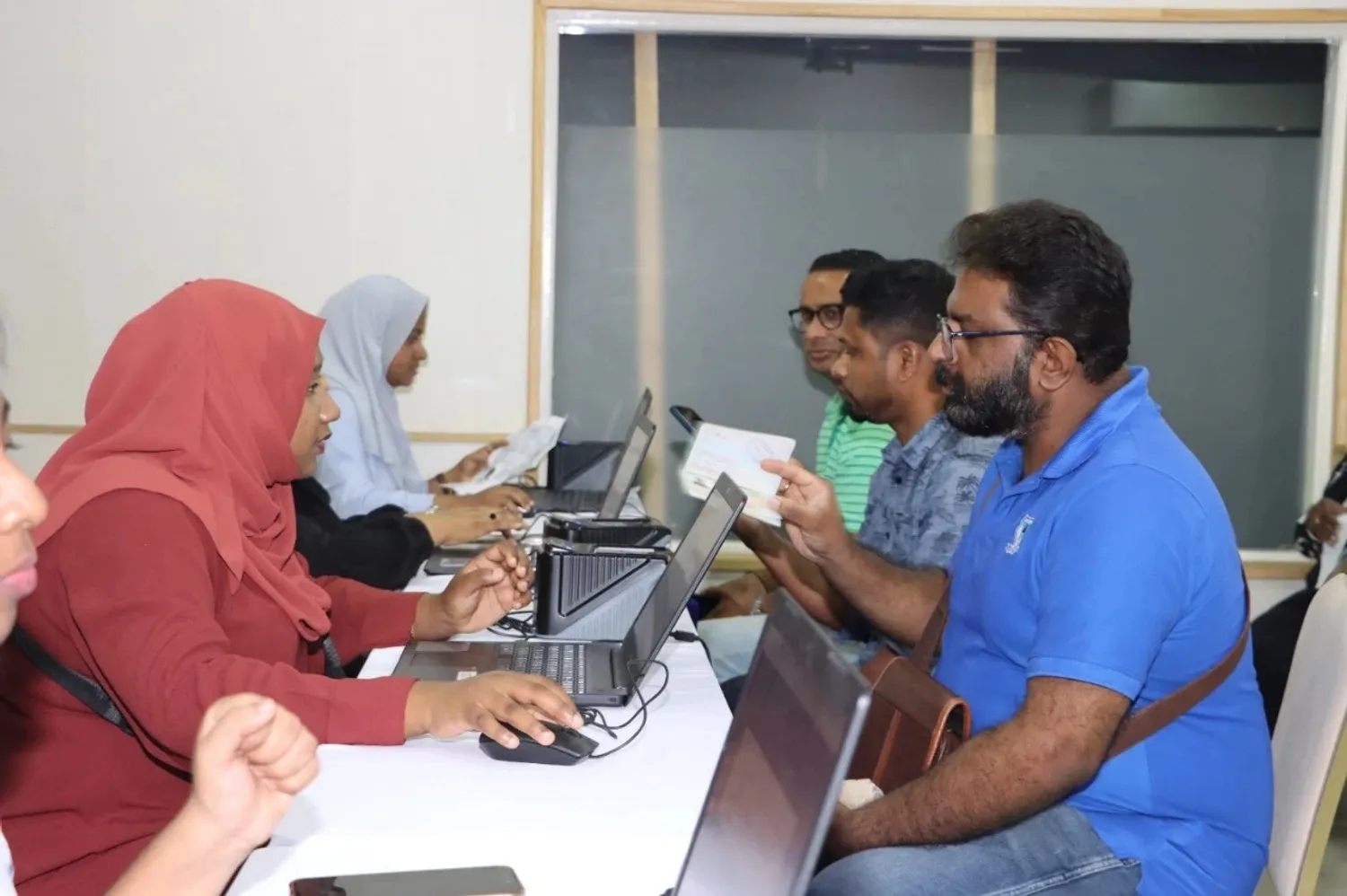 ބިދޭސީންގެ ފީތައް ބެލުމުގެ މަސައްކަތް---ފޮޓޯ: ދާހިލީ ވުޒާރާ
