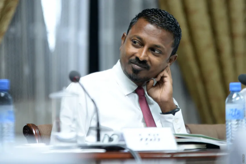 ސަރުކާރު ޖަވާބުދާރީކުރުވުމަކީ މަޖިލީހުގެ މެންބަރުން އަދާކުރަންޖެހޭ ގާނޫނީ ވާޖިބެއް: އެމްޕީ އުޝާމް