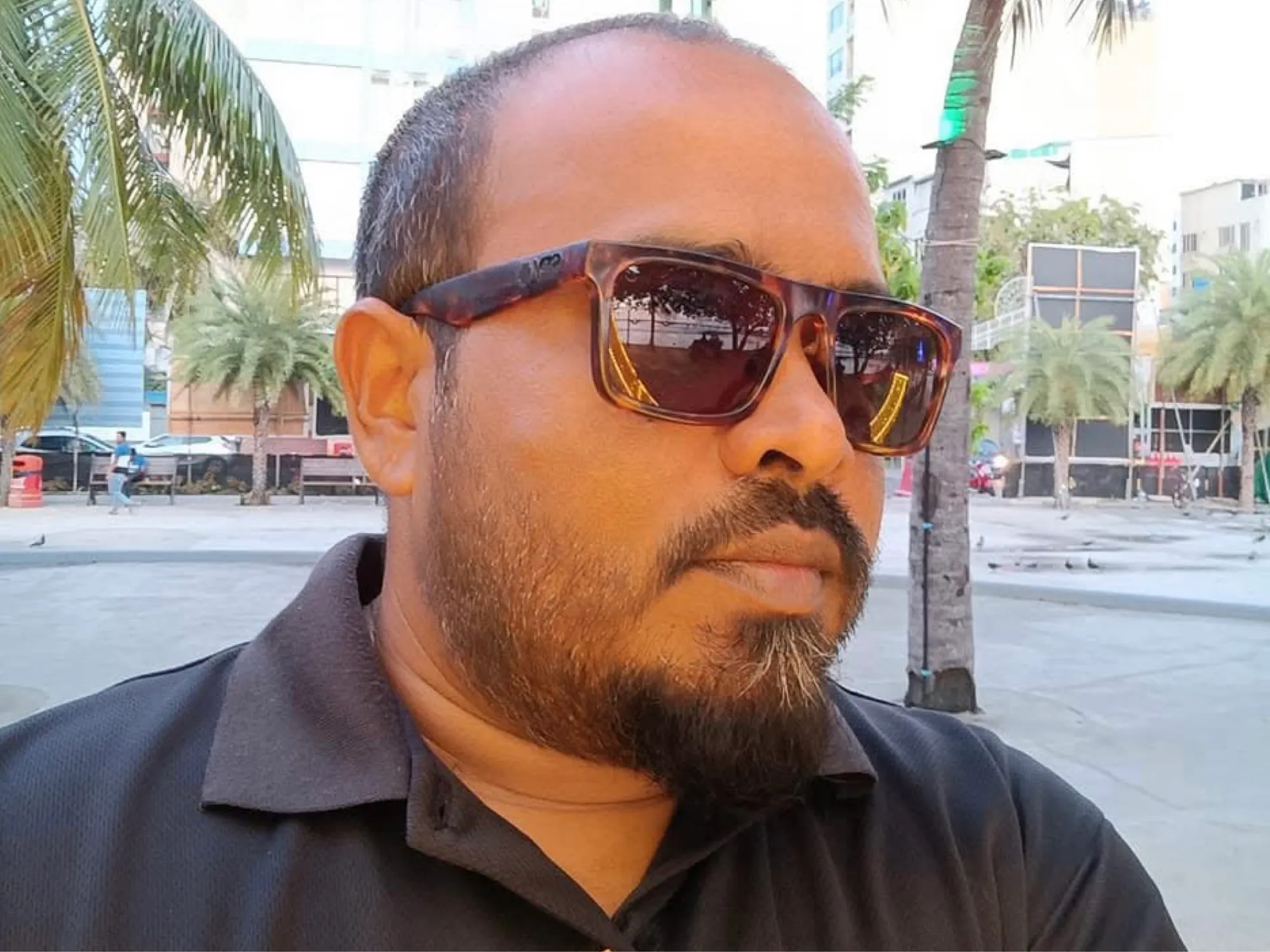 މޫސާ ރިލްވާން، ބްރޯޑްކޮމަށް އައްޔަނު ކުރައްވައިފި