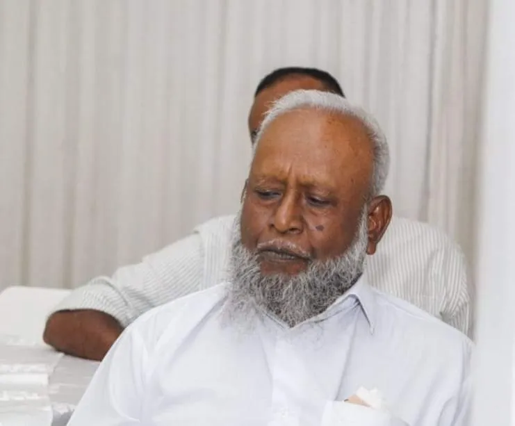 އިޔާޒުގެ ބައްޕަގެ ތައީދު ޑރ. މުޢިއްޒަށް!