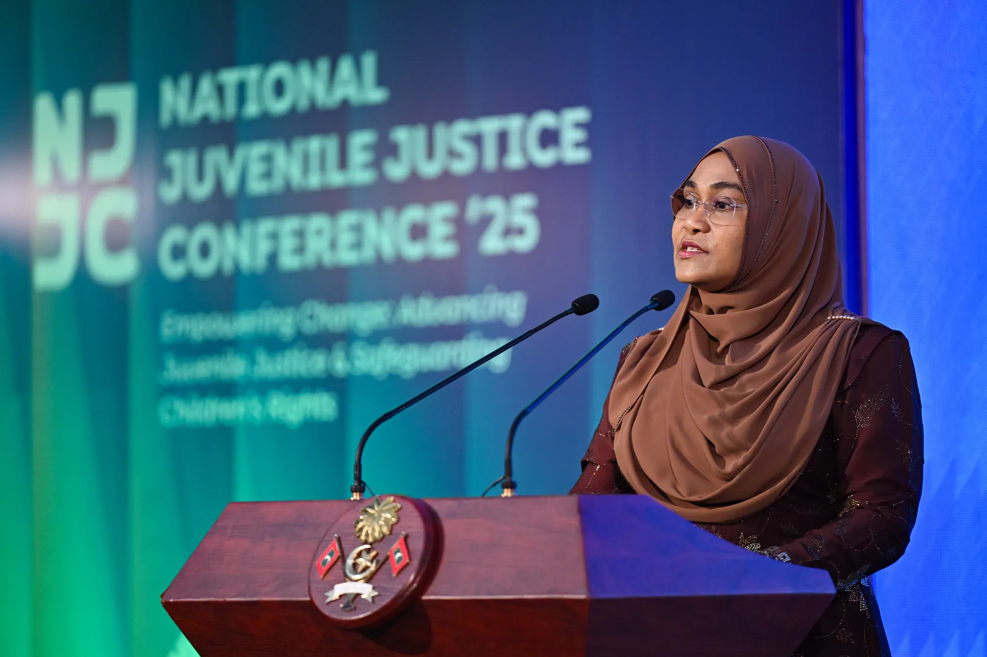 "ނޭޝަނަލް ޖުވެނައިލް ޖަސްޓިސް ކޮންފަރެންސްގައި މެޑަމް ސާޖިދާ ވާހަކަފުޅު ދައްކަވަނީ.. ފޮޓޯ: ރައީސް އޮފީސް